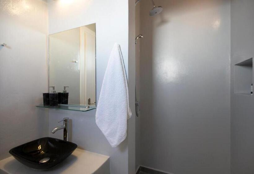 استودیوی استاندارد با چشمانداز دریا, Kouros Village