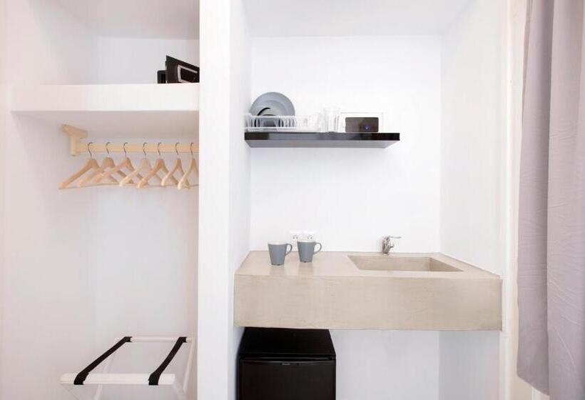 اتاق سوپریور با چشمانداز استخر, Kouros Village