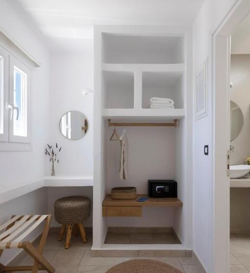 استودیوی استاندارد با چشمانداز دریا, Kouros Village