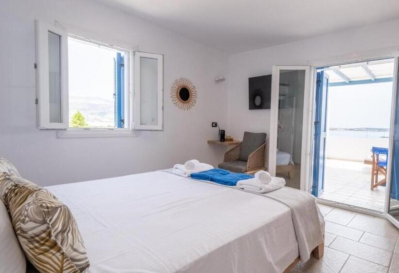 سوئیت با بالکن, Kouros Village