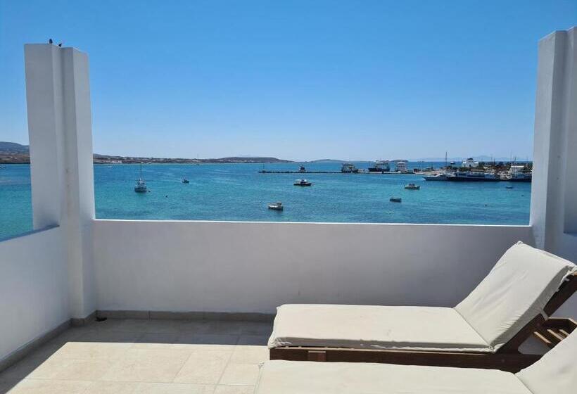 سوئیت با بالکن, Kouros Village