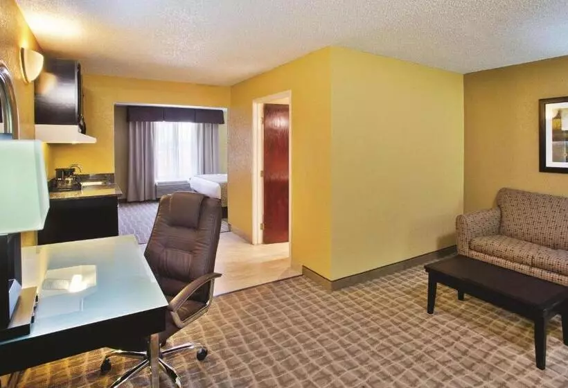 سوئیت با تخت بزرگ, La Quinta Inn & Suites By Wyndham Hot Springs