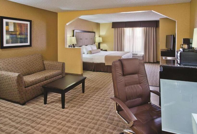 带大床的行政房间, La Quinta Inn & Suites By Wyndham Hot Springs