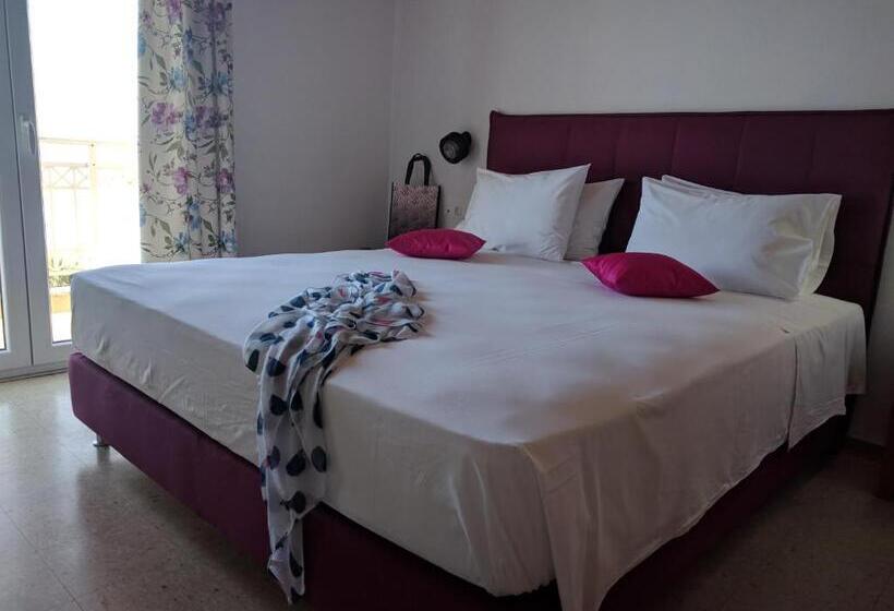 חדר בסיסי, Laios