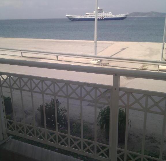 חדר מוזל עם נוף לים, Laios