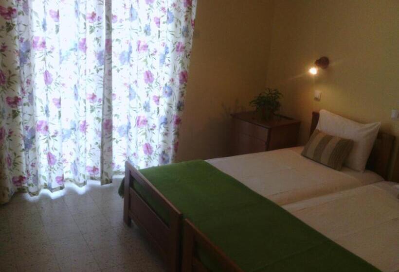 חדר מוזל עם נוף לים, Laios