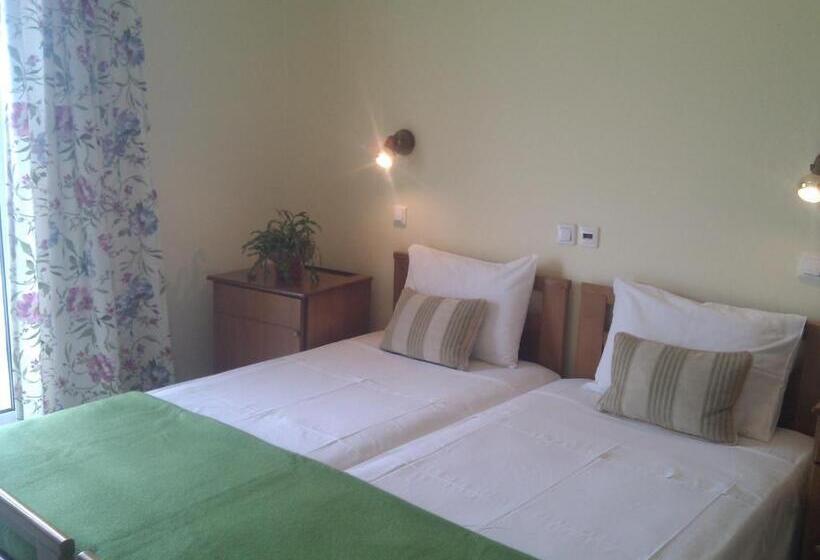 חדר מוזל עם נוף לים, Laios