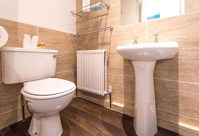 חדר משפחתי, Afon View