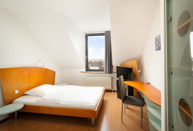 标准单人间, Mainstreet