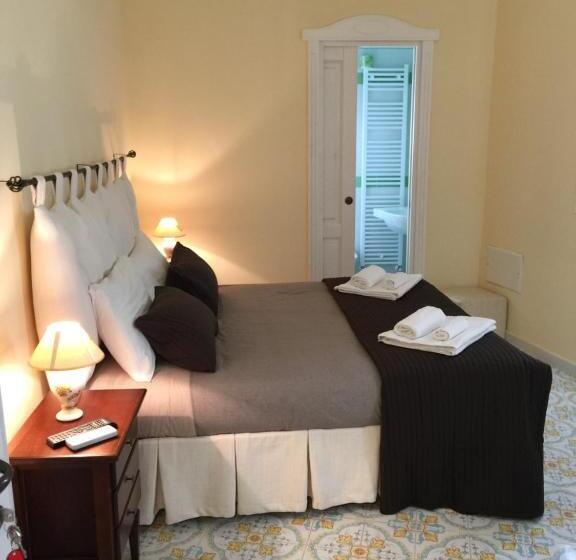 Comfort room with city view, Sine Tempore B&b