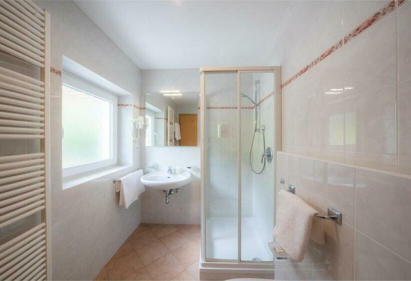 スタンダードルーム, Monte44