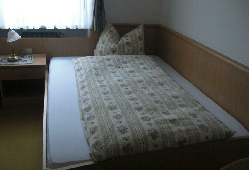 חדר סטנדרט יחיד, Wolf