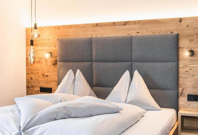 חדר סופריור, Wolf