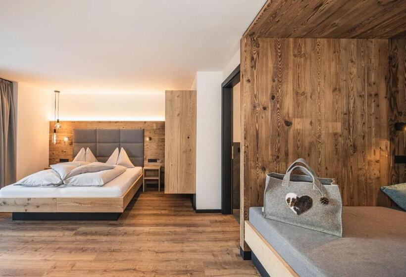 חדר סופריור, Wolf