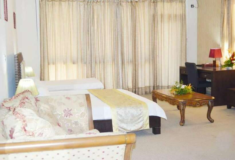 سوییت اجرایی, Loumaile Lodge