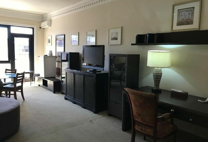 Suite Executive, Loumaile Lodge