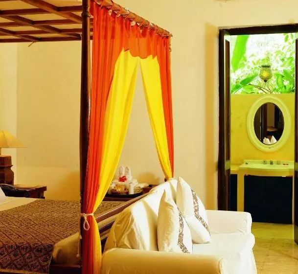 Suite, Tugu Blitar