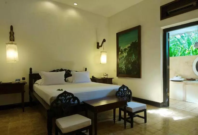 Suite, Tugu Blitar
