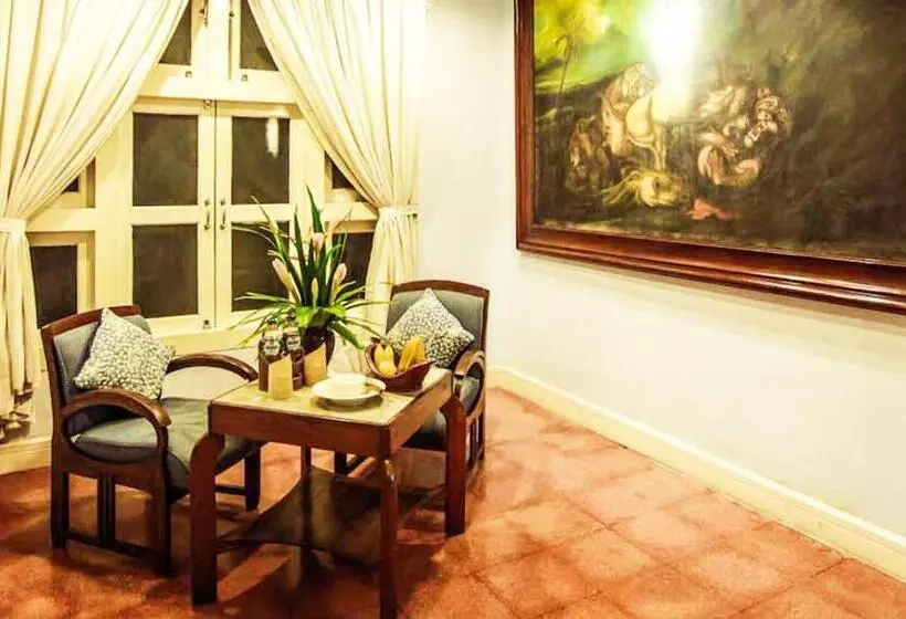 Suite, Tugu Blitar