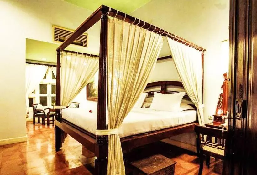 Suite, Tugu Blitar