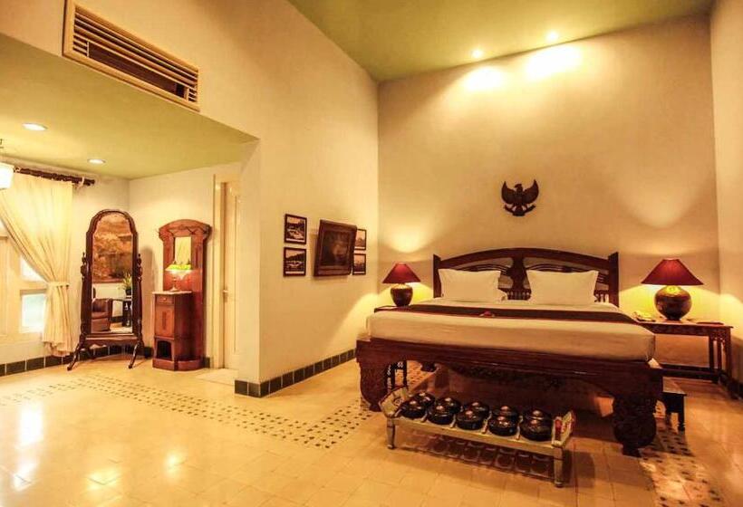 جناح عائلي, Tugu Blitar