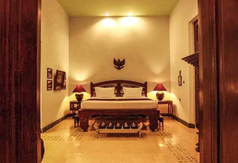 جناح عائلي, Tugu Blitar