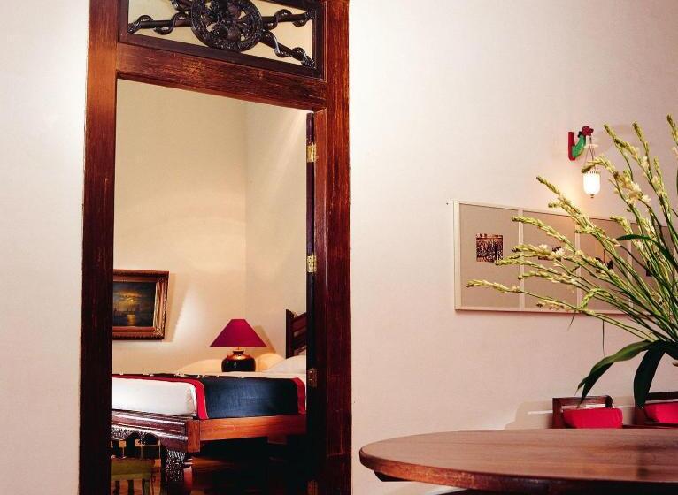 جناح عائلي, Tugu Blitar