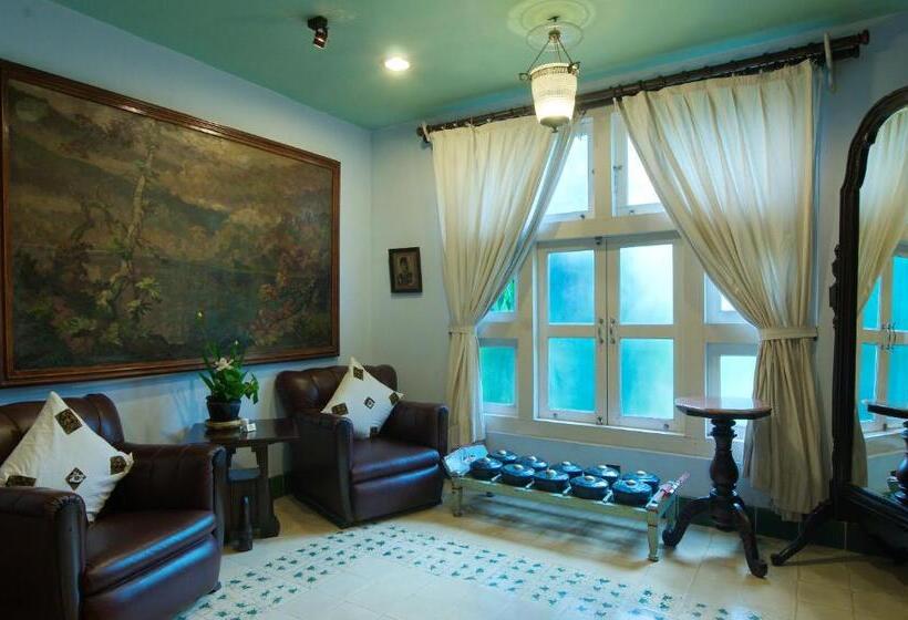 جناح عائلي, Tugu Blitar