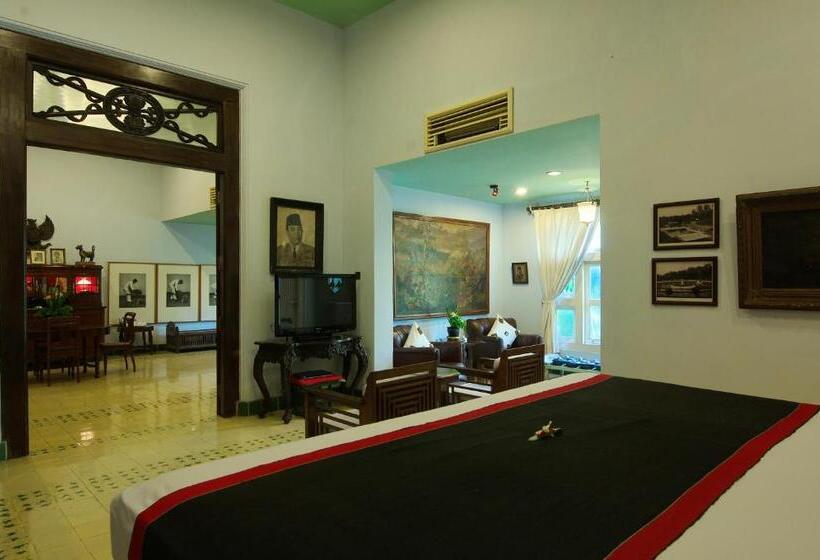 جناح عائلي, Tugu Blitar