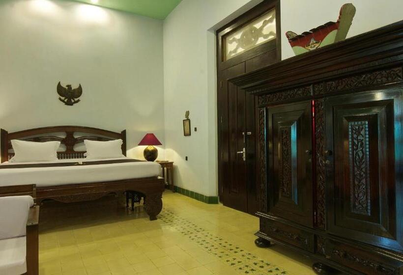 Family Suite, Tugu Blitar