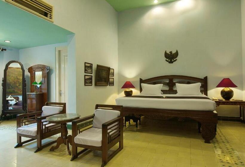 جناح عائلي, Tugu Blitar