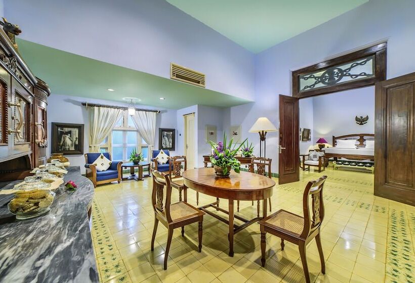 Family Suite, Tugu Blitar