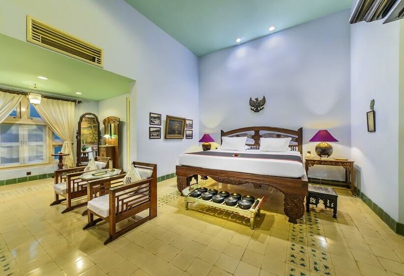 جناح عائلي, Tugu Blitar