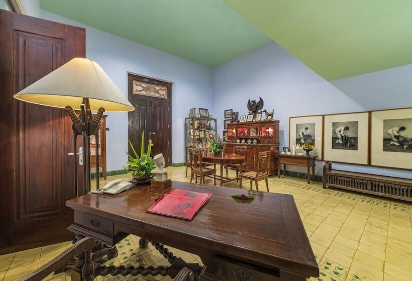 جناح عائلي, Tugu Blitar