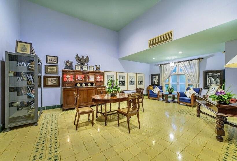 Family Suite, Tugu Blitar