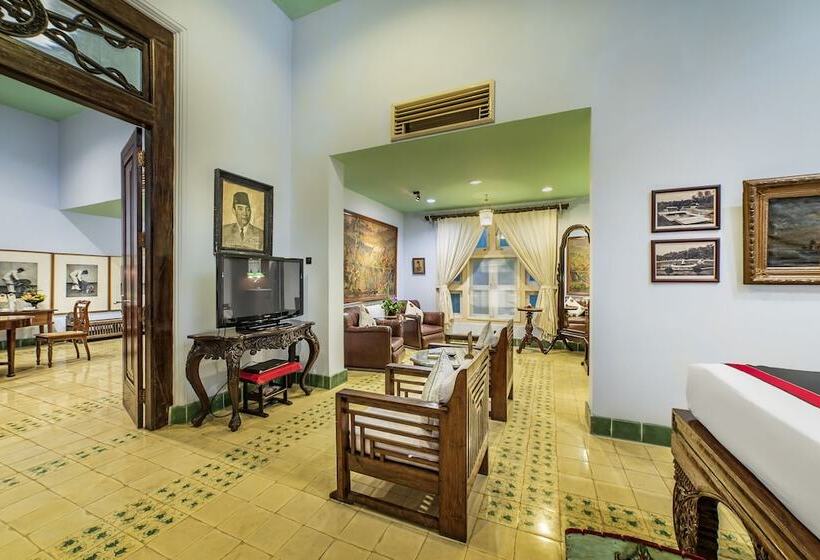 جناح عائلي, Tugu Blitar