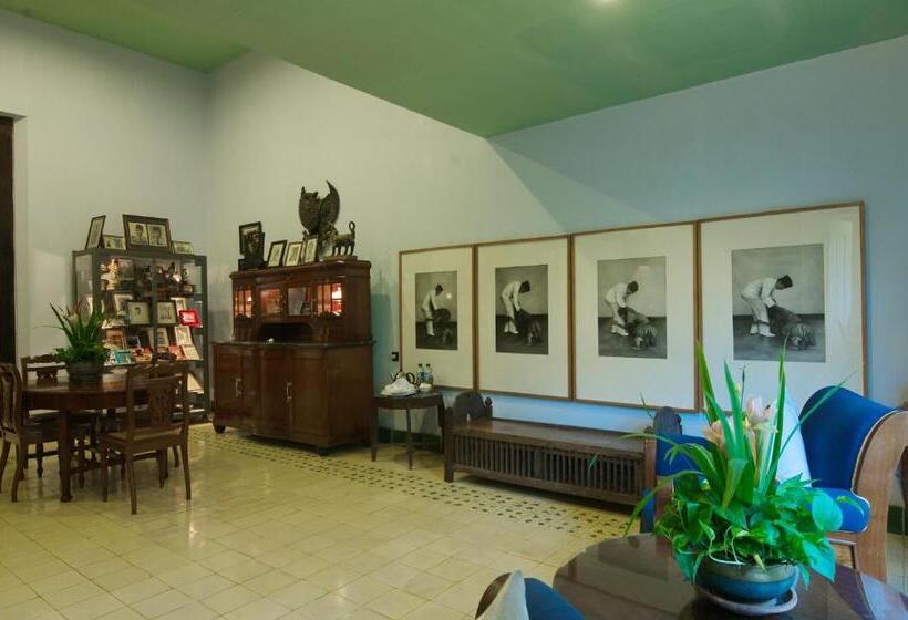 Family Suite, Tugu Blitar