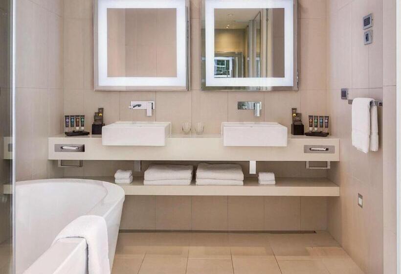 סוויטת סופריור, Novotel Auckland Airport