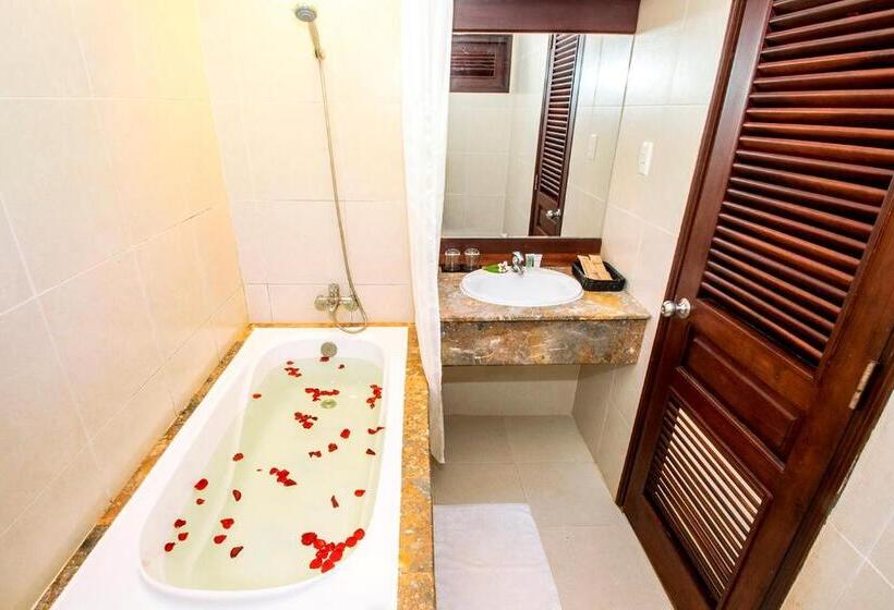 اتاق لوکس با بالکن و چشم‌انداز دریا, Romana Resort & Spa