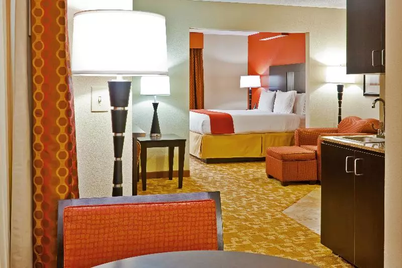 キングサイズベッドのスイートルーム, Holiday Inn Express Hotel & Suites Memphis/germantown, An Ihg