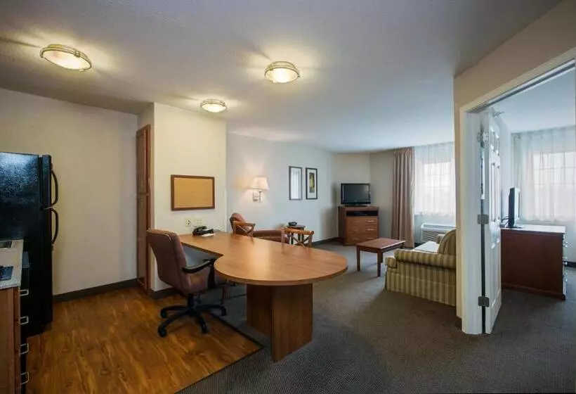 キングサイズベッドのスイートルーム, Candlewood Suites Indianapolis Northwest, An Ihg