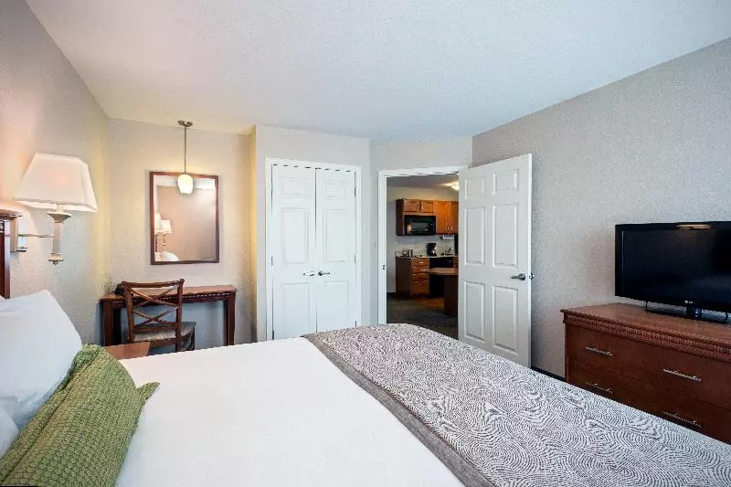 キングサイズベッドのスイートルーム, Candlewood Suites Indianapolis Northwest, An Ihg