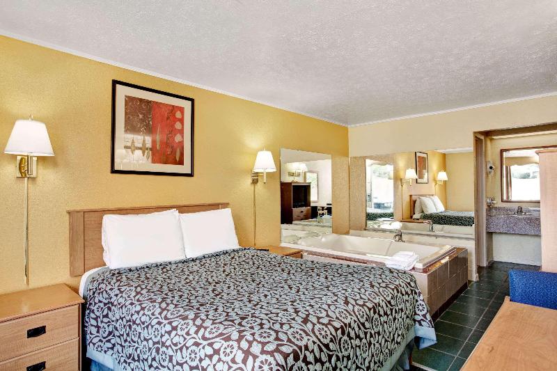 חדר סטנדרט עם מיטת קינג, Days Inn By Wyndham Knoxville West