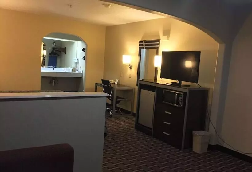 スイート, Days Inn & Suites By Wyndham Houston North   Spring