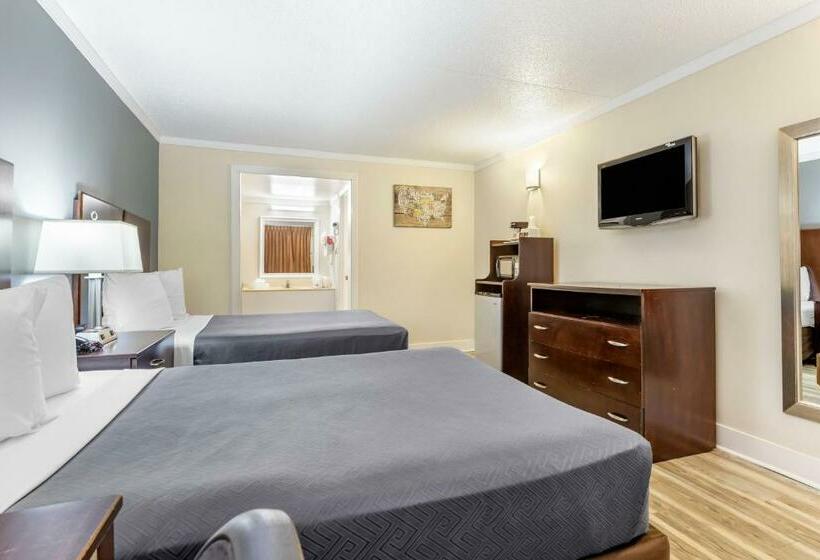 プールビュースタンダードルーム, Econo Lodge Of Conway