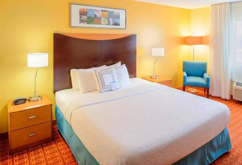 キングサイズベッドのスタンダードルーム, Fairfield Inn Joplin