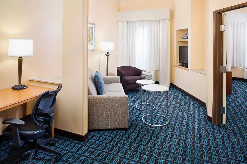 キングサイズベッドのスイートルーム, Fairfield Inn & Suites By Marriott Lafayette South