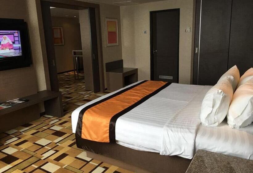 جناح جونيور, Grand Paragon Hotel Johor Bahru