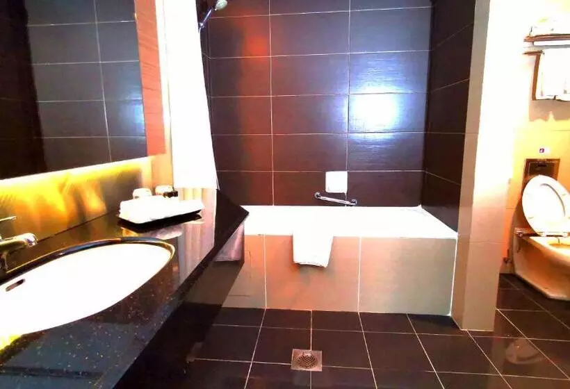 اتاق لوکس با تخت بزرگ, Grand Paragon Hotel Johor Bahru