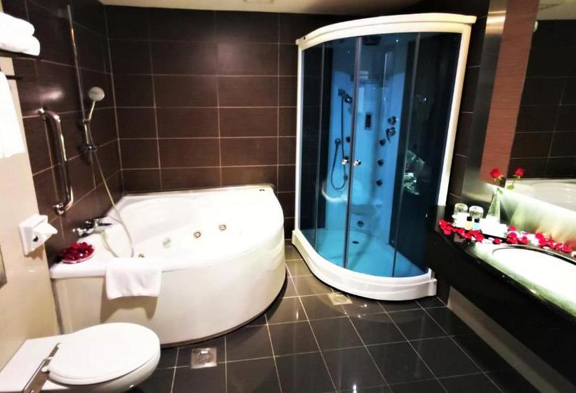 جناح, Grand Paragon Hotel Johor Bahru